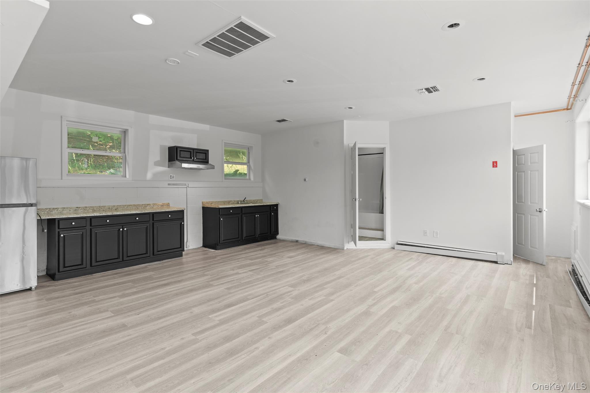 #18 photo, 737 Broadway (aka 9W), Ulster Park , NY 12487