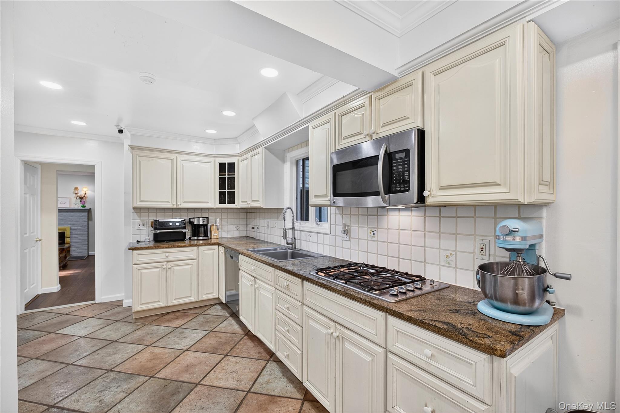 #12 photo, 8 Beechwood Road, Hartsdale , NY 10530