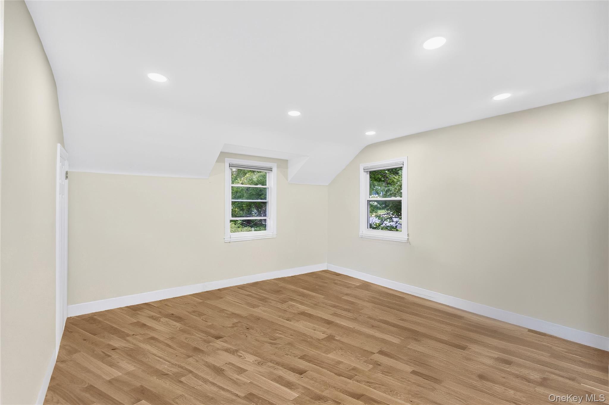 #18 photo, 8 Beechwood Road, Hartsdale , NY 10530