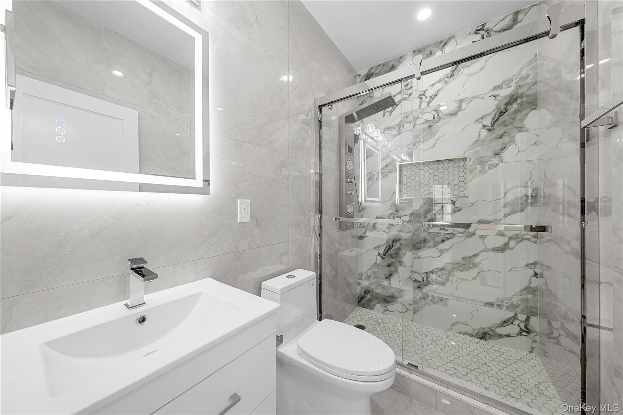 #11 photo, 71 Cedar Street, ナッソー郡 Hicksville , NY 11801