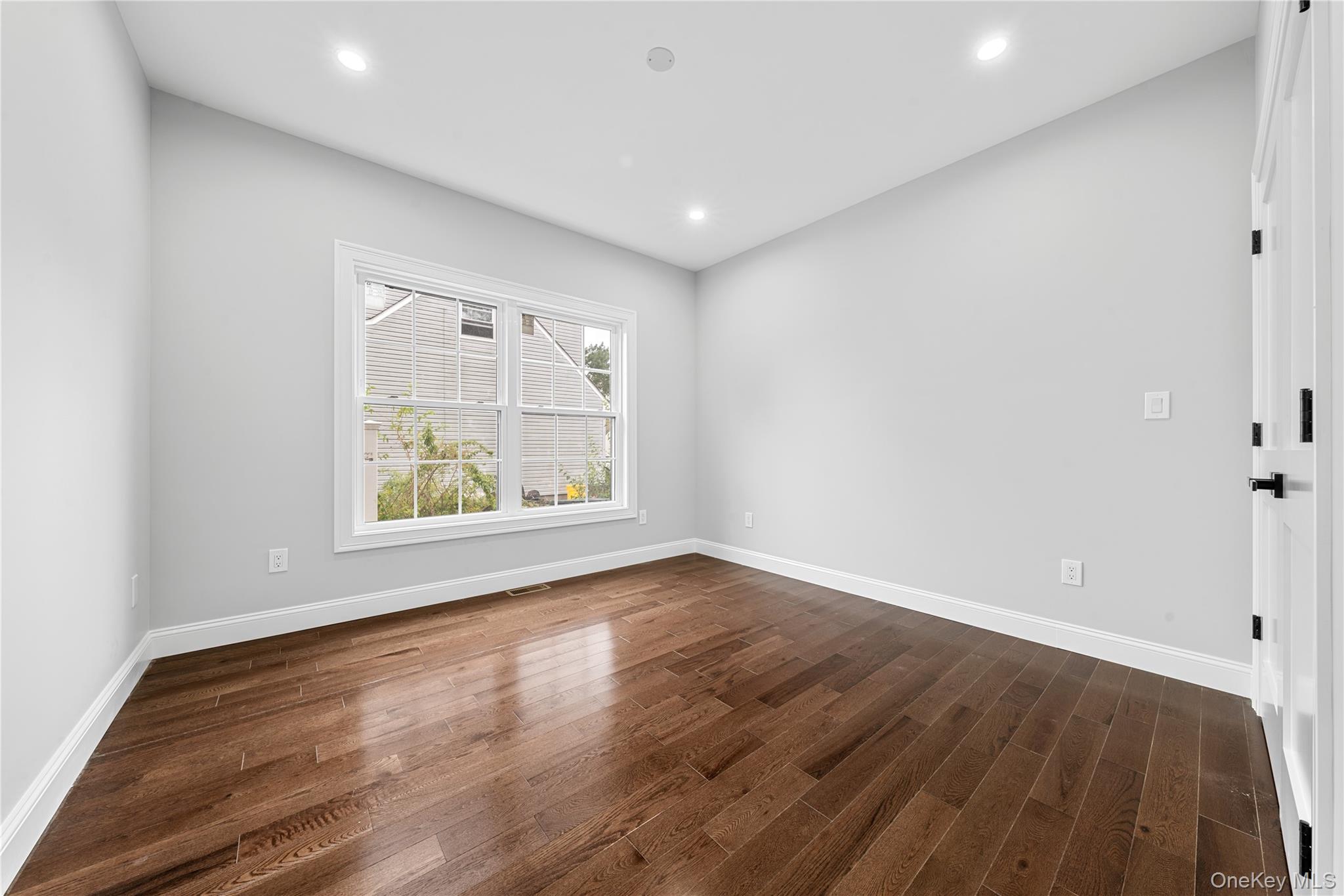 #12 photo, 71 Cedar Street, ナッソー郡 Hicksville , NY 11801