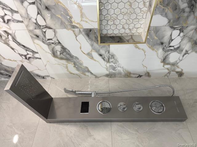 #3 photo, 71 Cedar Street, ナッソー郡 Hicksville , NY 11801