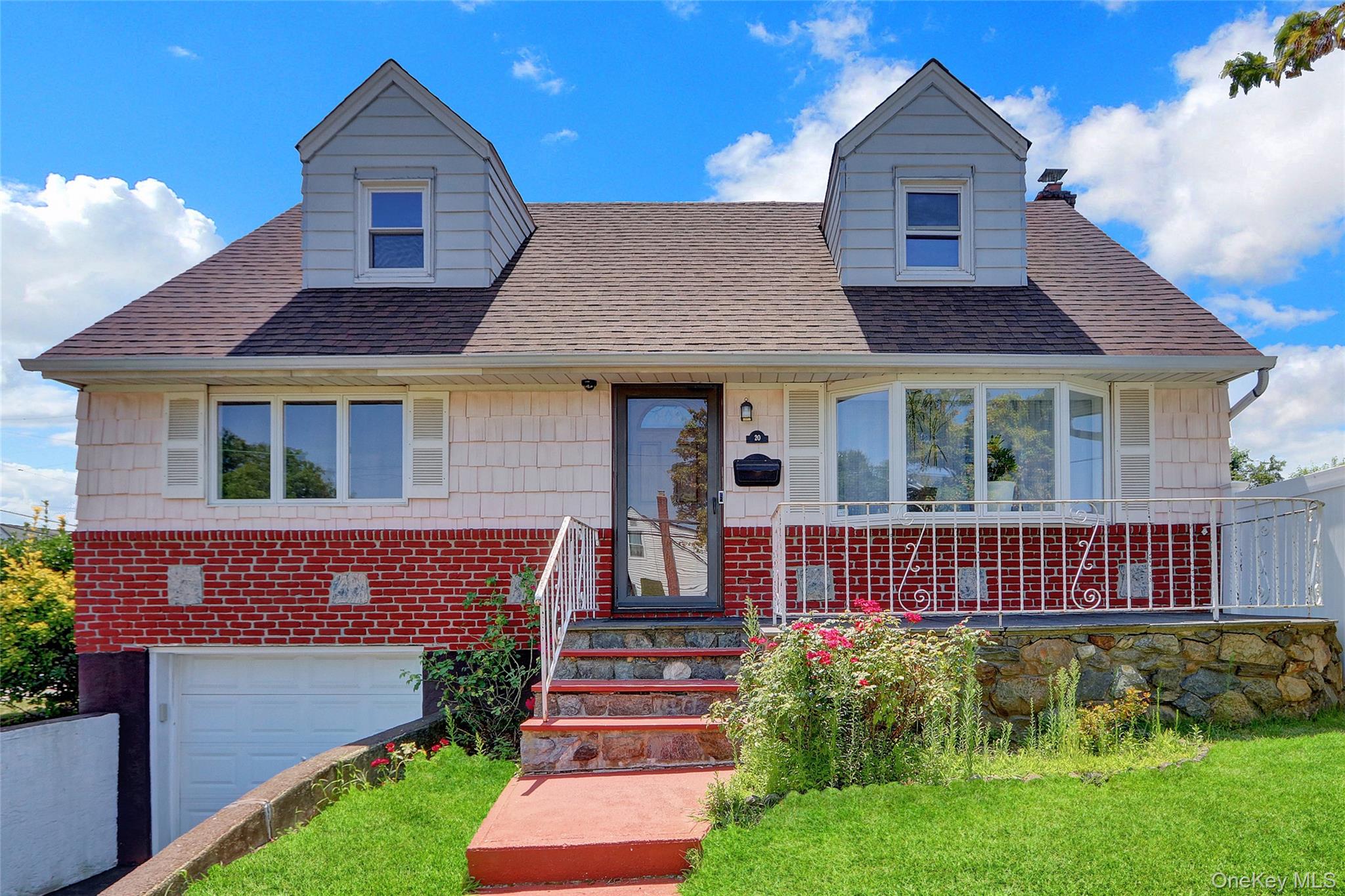 #1 photo, 20 Mineola Avenue, हिक्सविले Hicksville , NY 11801