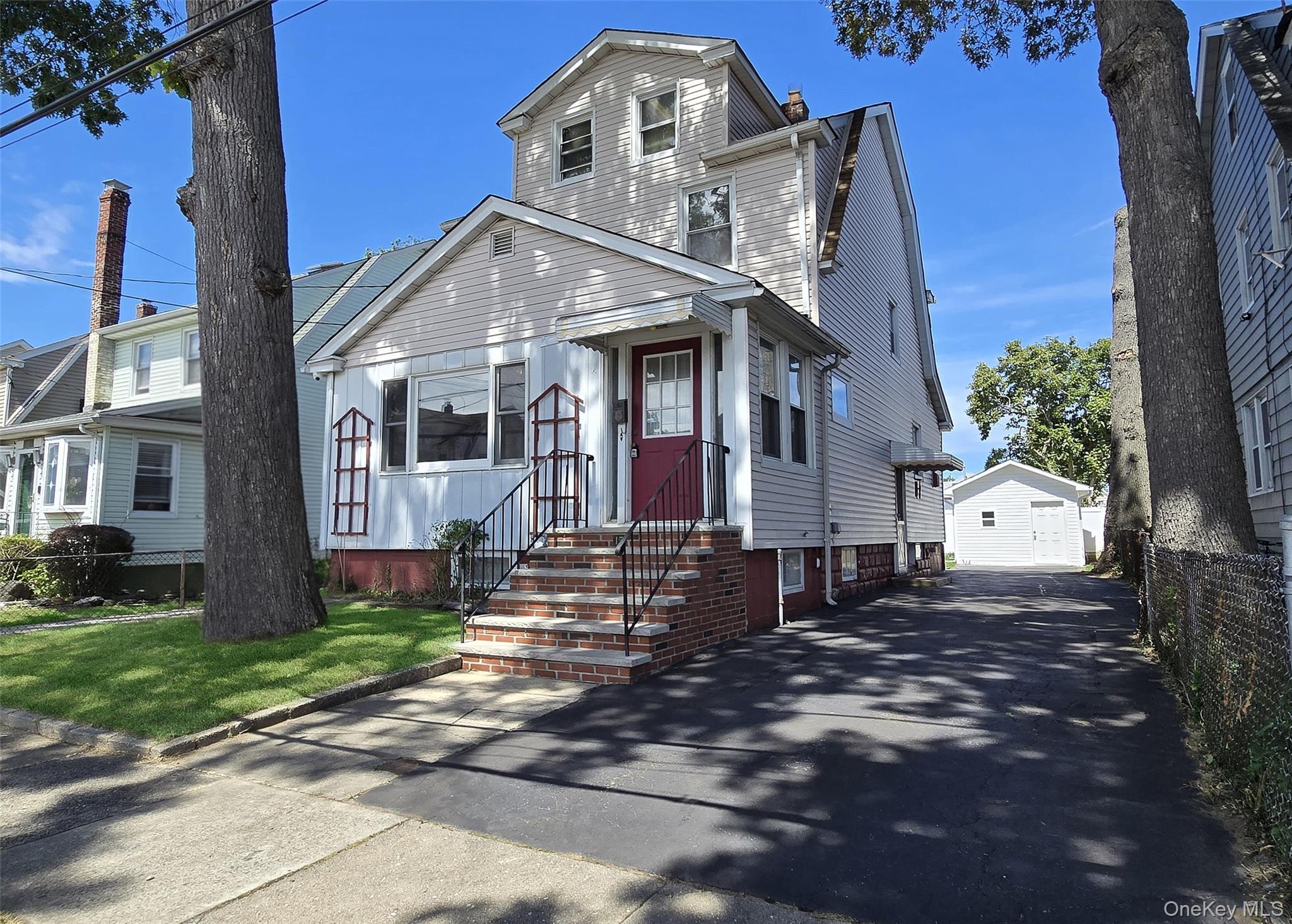 #1 photo, 15 Sapir Street, नासाउ काउंटी Valley Stream , NY 11580