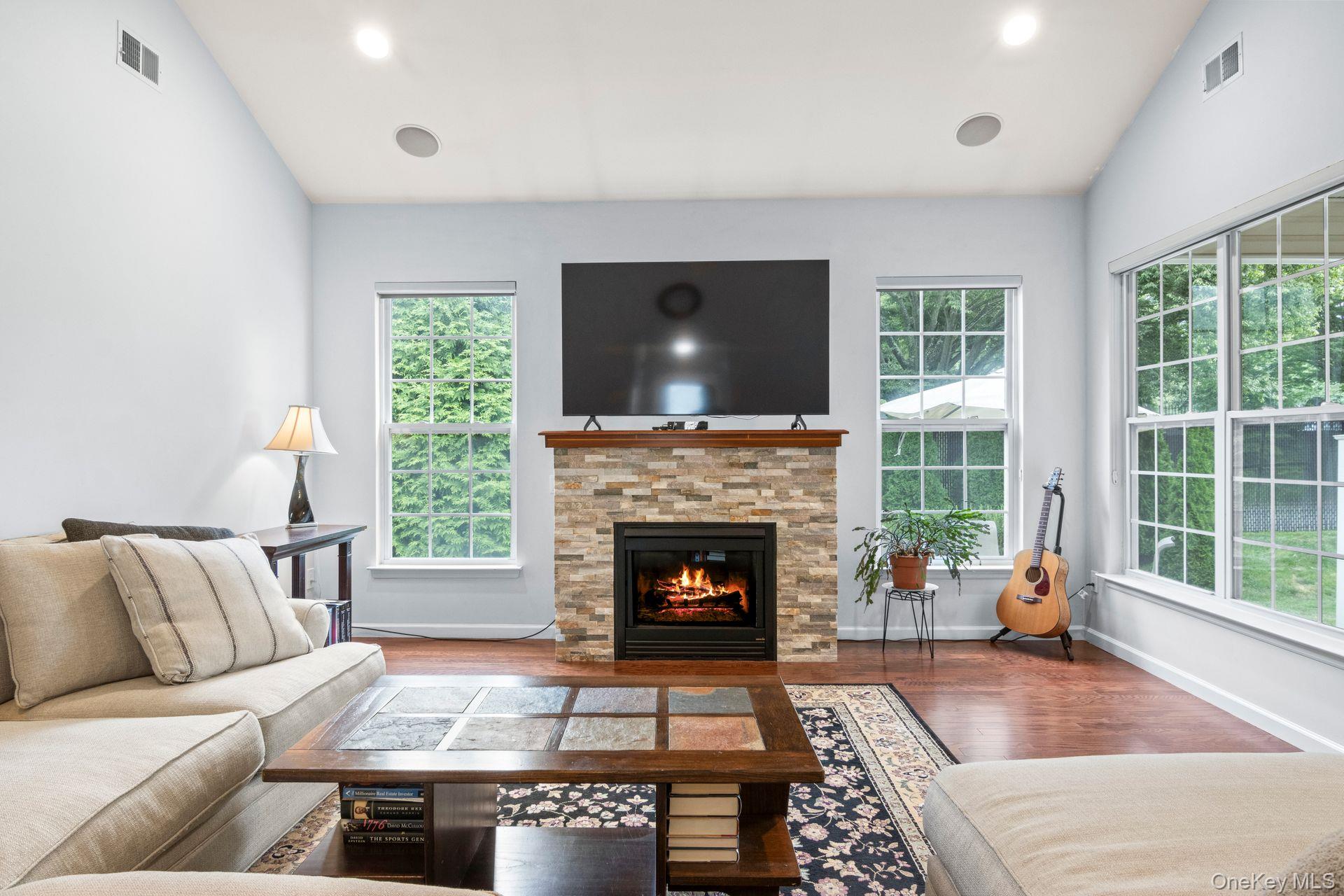 #11 photo, 37 Constantine Way, サフォーク郡 Mount Sinai , NY 11766