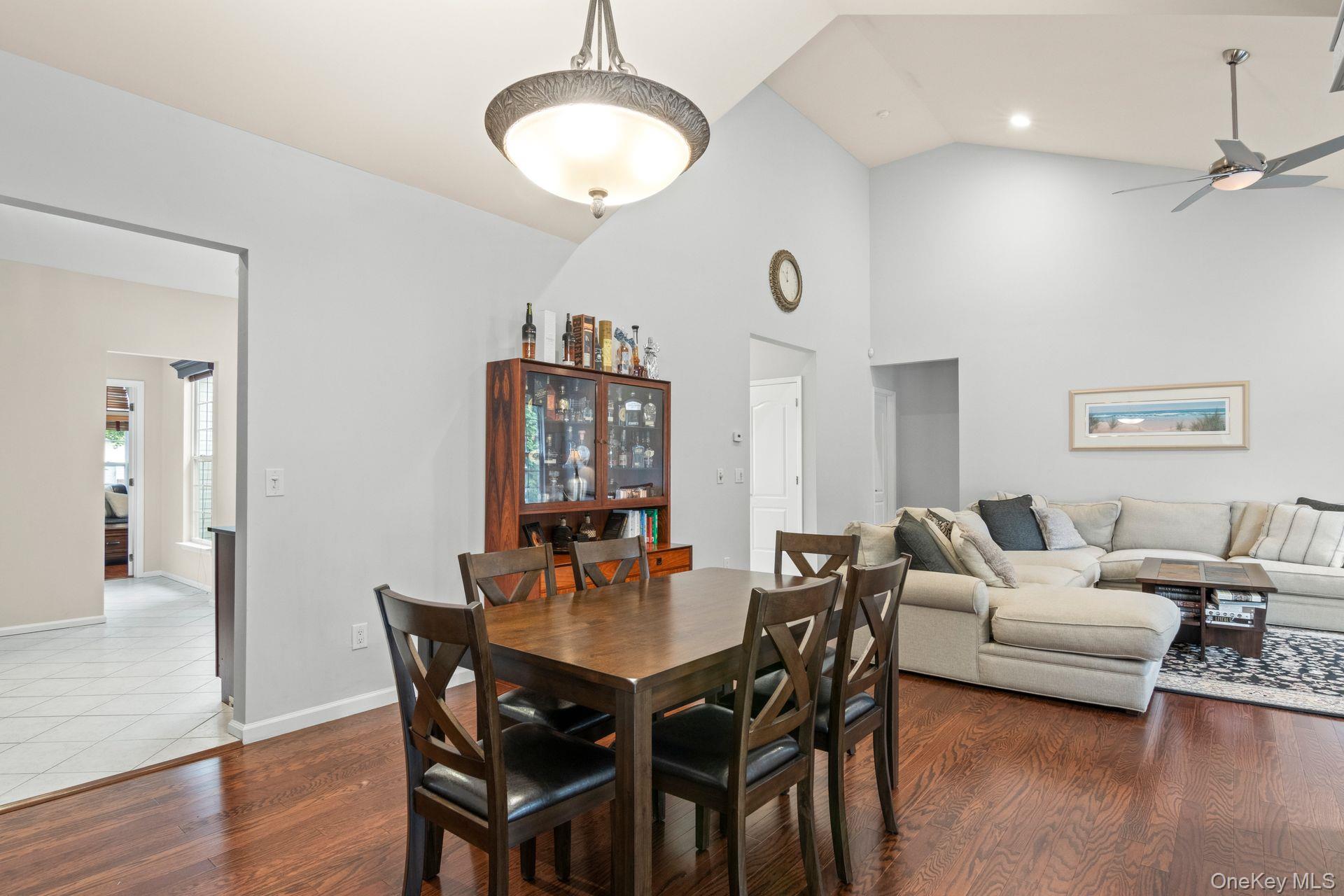 #13 photo, 37 Constantine Way, サフォーク郡 Mount Sinai , NY 11766