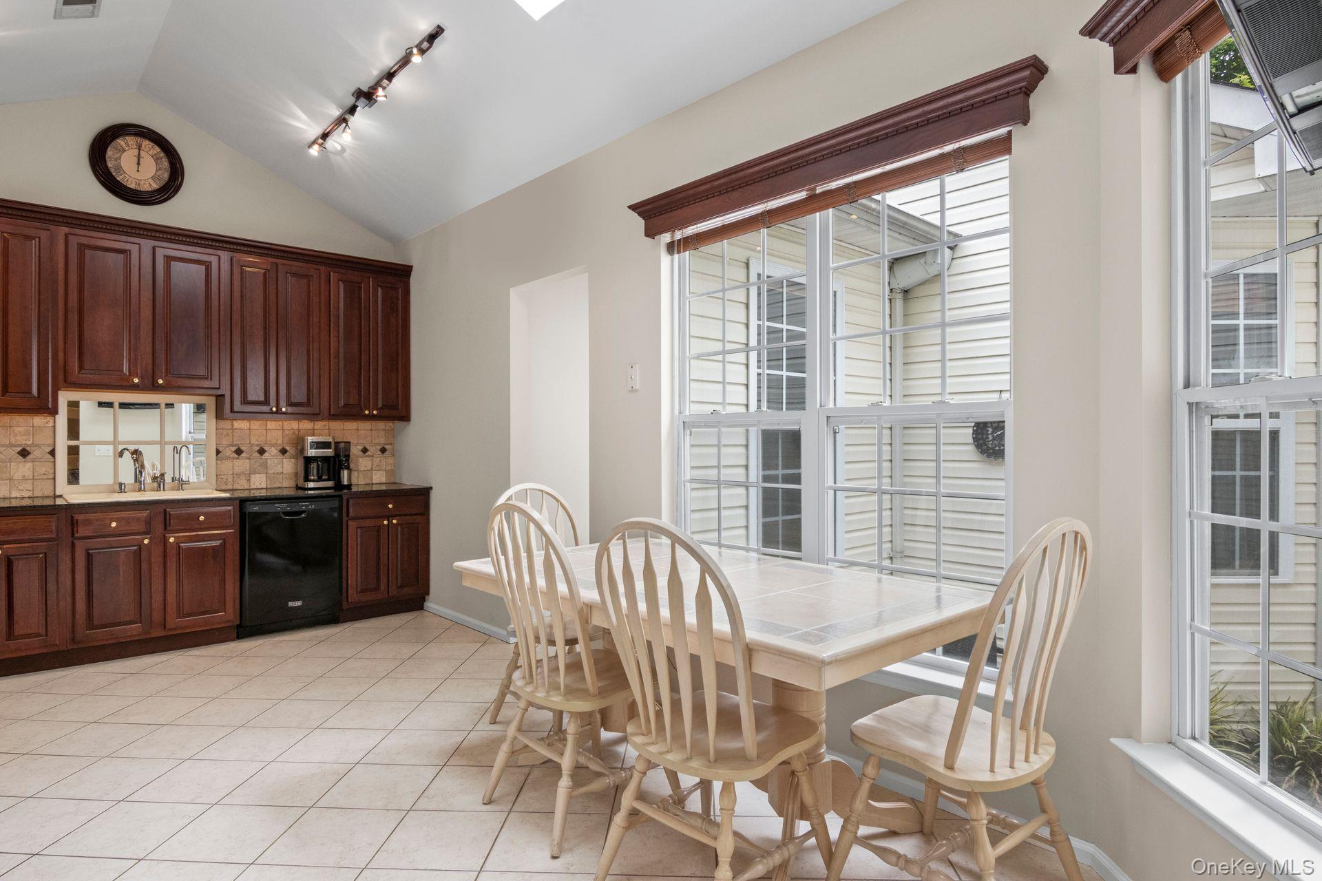 #16 photo, 37 Constantine Way, サフォーク郡 Mount Sinai , NY 11766