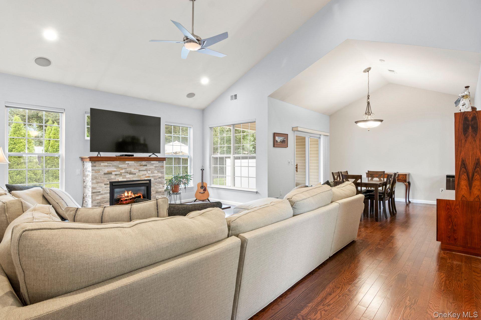 #6 photo, 37 Constantine Way, サフォーク郡 Mount Sinai , NY 11766