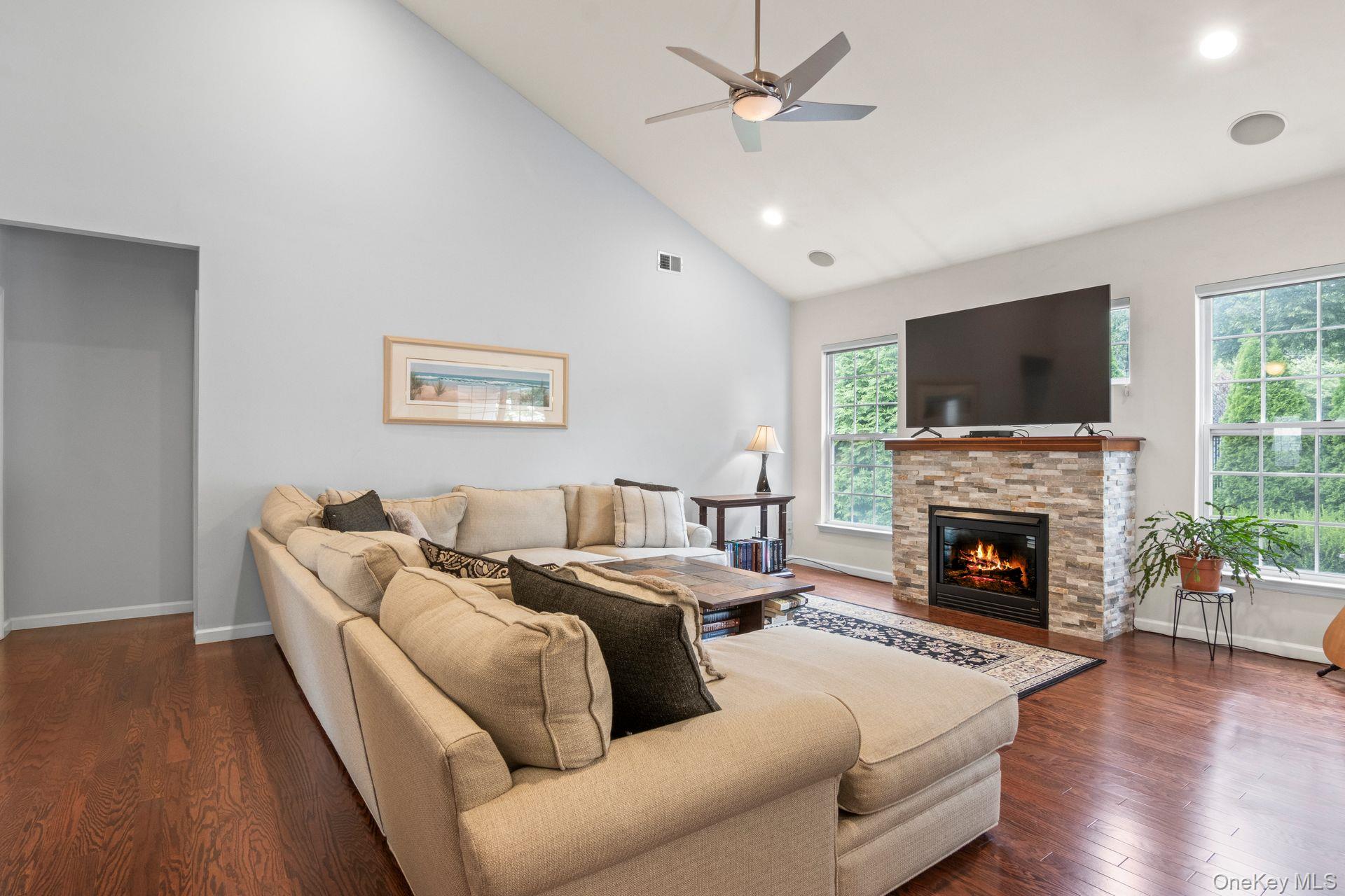 #7 photo, 37 Constantine Way, サフォーク郡 Mount Sinai , NY 11766