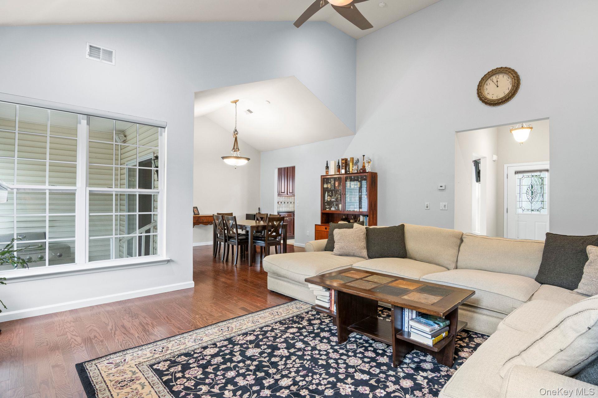 #9 photo, 37 Constantine Way, サフォーク郡 Mount Sinai , NY 11766