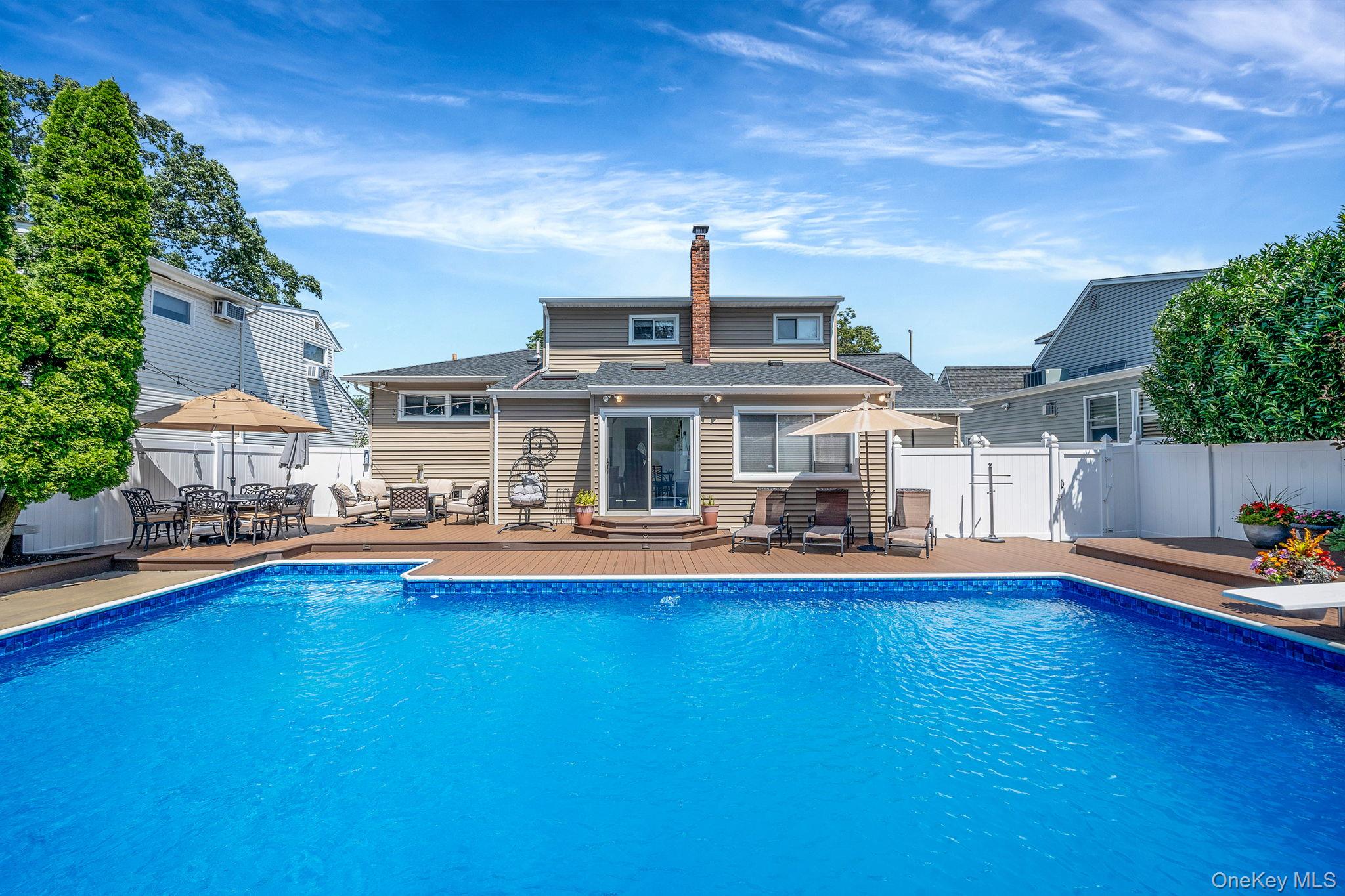 #1 photo, 208 Oak Street, Massapequa Park , NY 11762