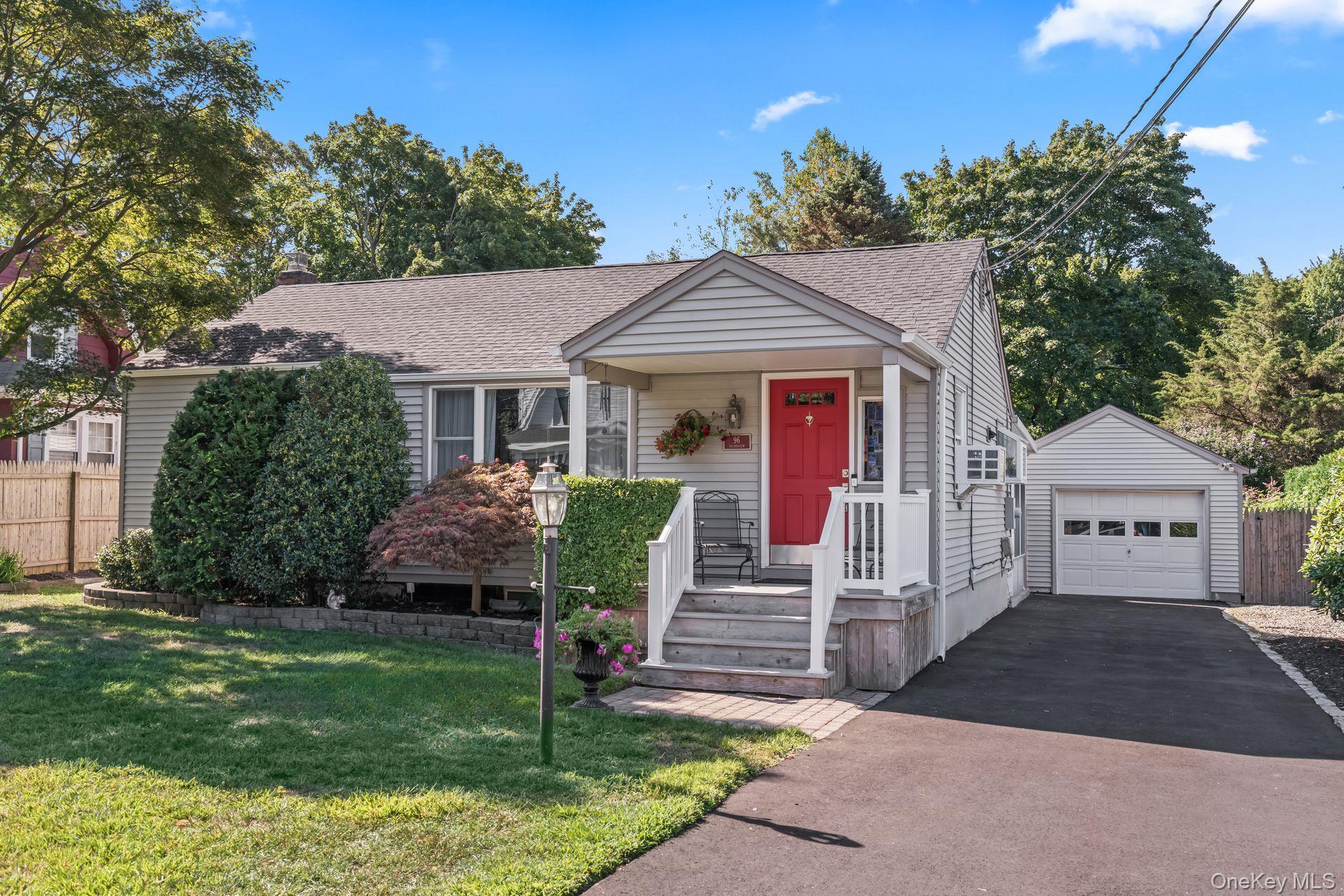 #1 photo, 96 Soundview Avenue, サフォーク郡 East Northport , NY 11731