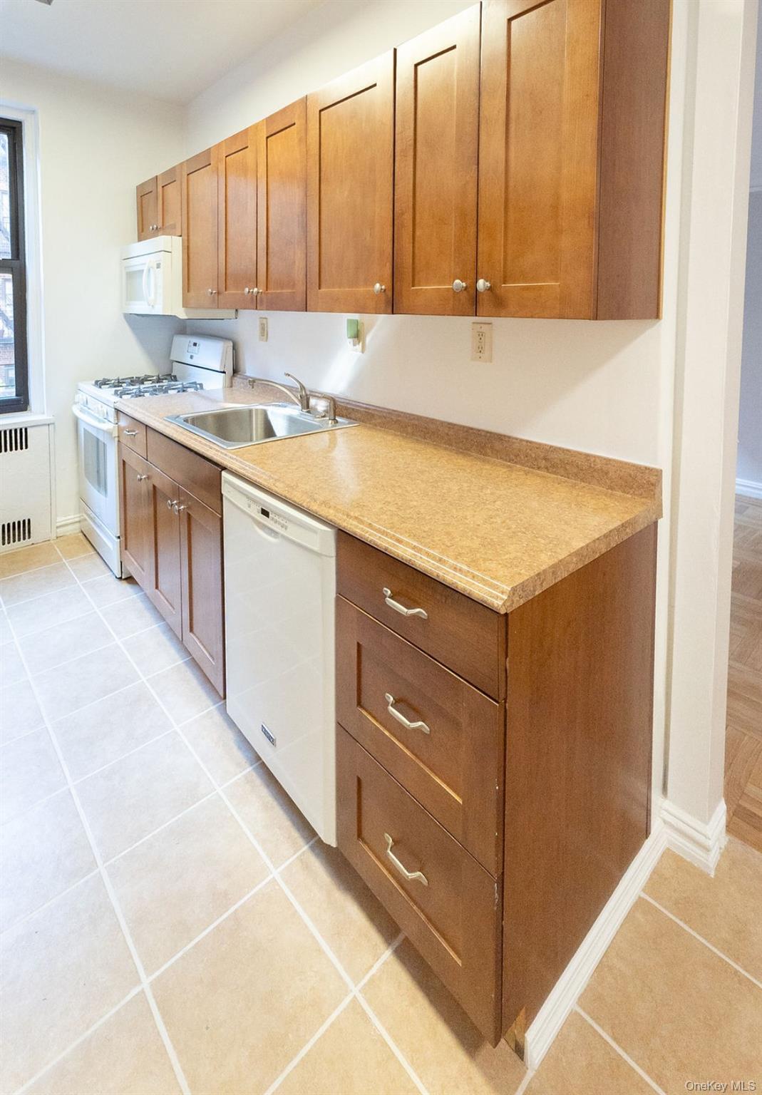 #17 photo, 4107 42nd Street, クイーンズ区 Sunnyside , NY 11104