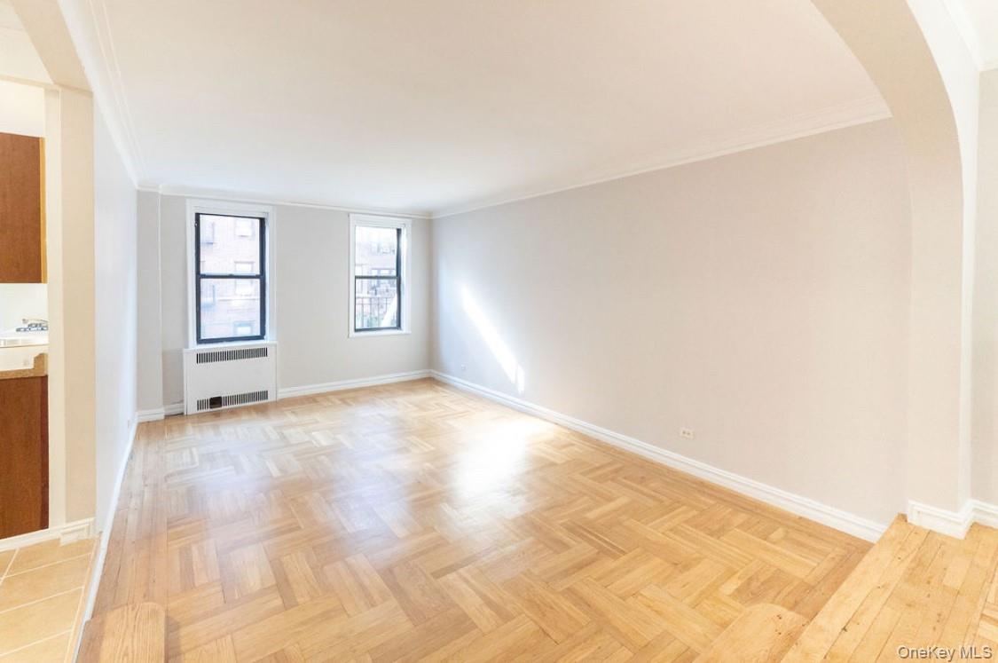 #4 photo, 4107 42nd Street, クイーンズ区 Sunnyside , NY 11104