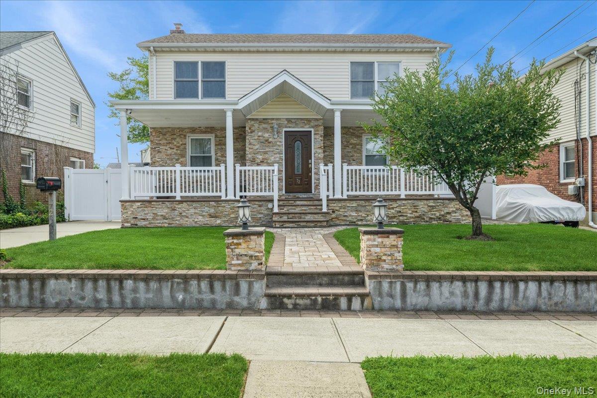 #1 photo, 72 Munson Avenue, नासाउ काउंटी West Hempstead , NY 11552