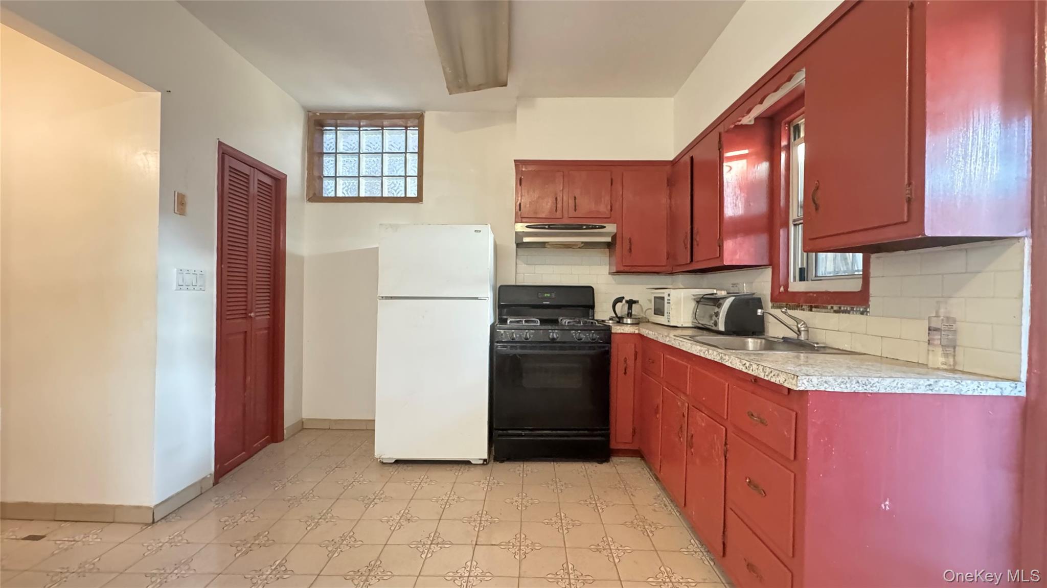 #15 photo, 10154 102nd Street, クイーンズ区 Ozone Park , NY 11416