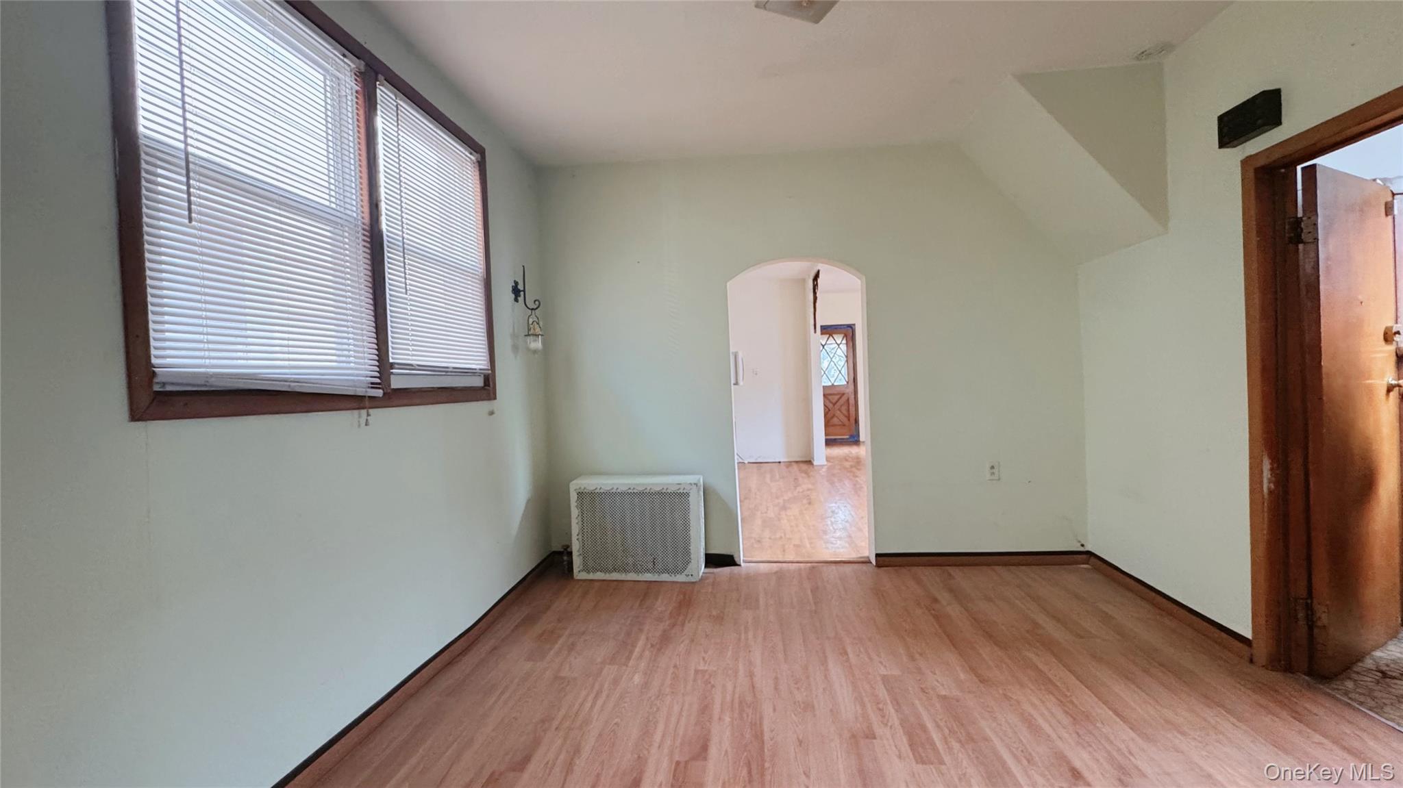 #8 photo, 10154 102nd Street, クイーンズ区 Ozone Park , NY 11416