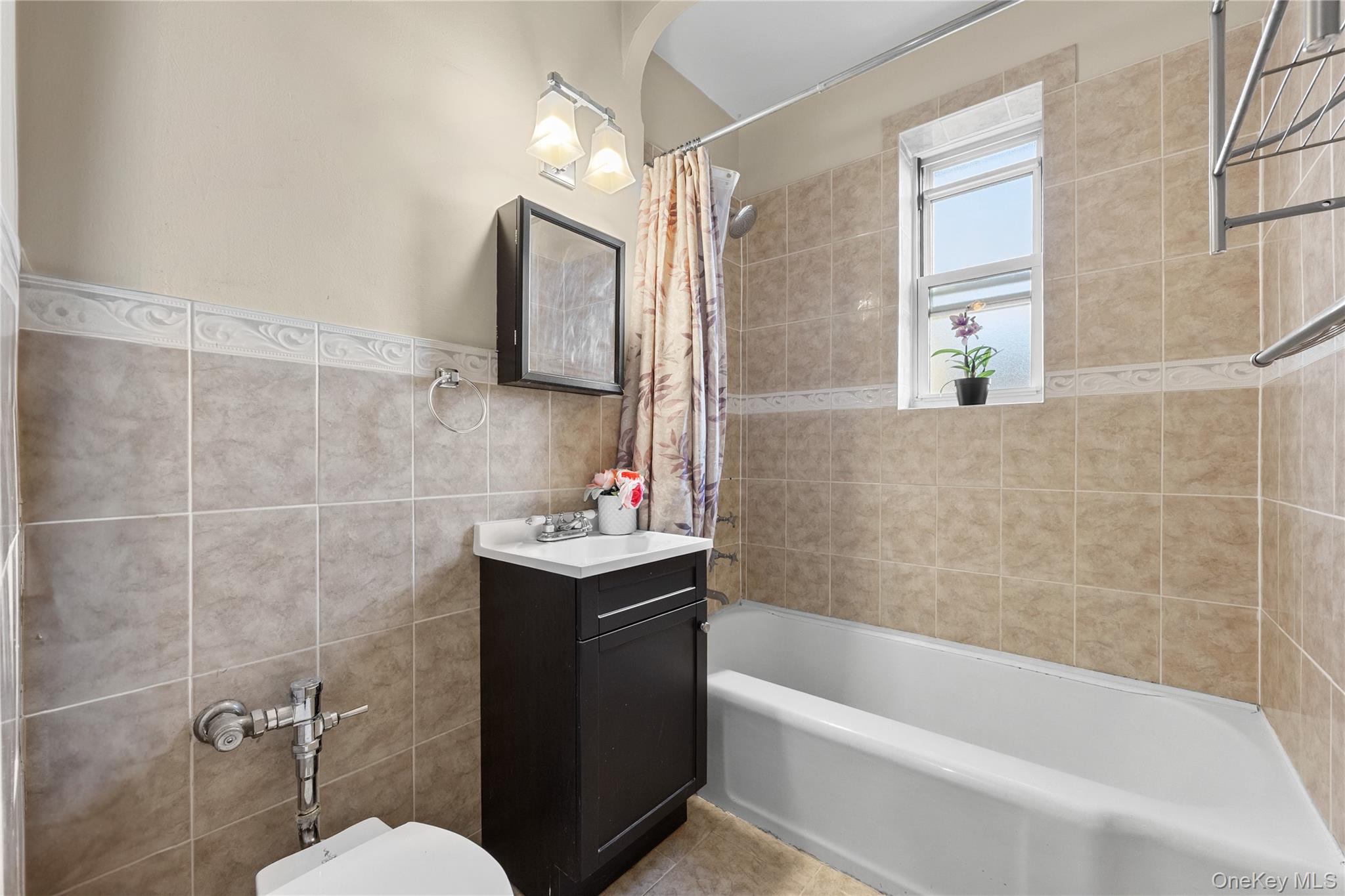 #13 photo, 99-45 67th Road, クイーンズ区 Forest Hills , NY 11375