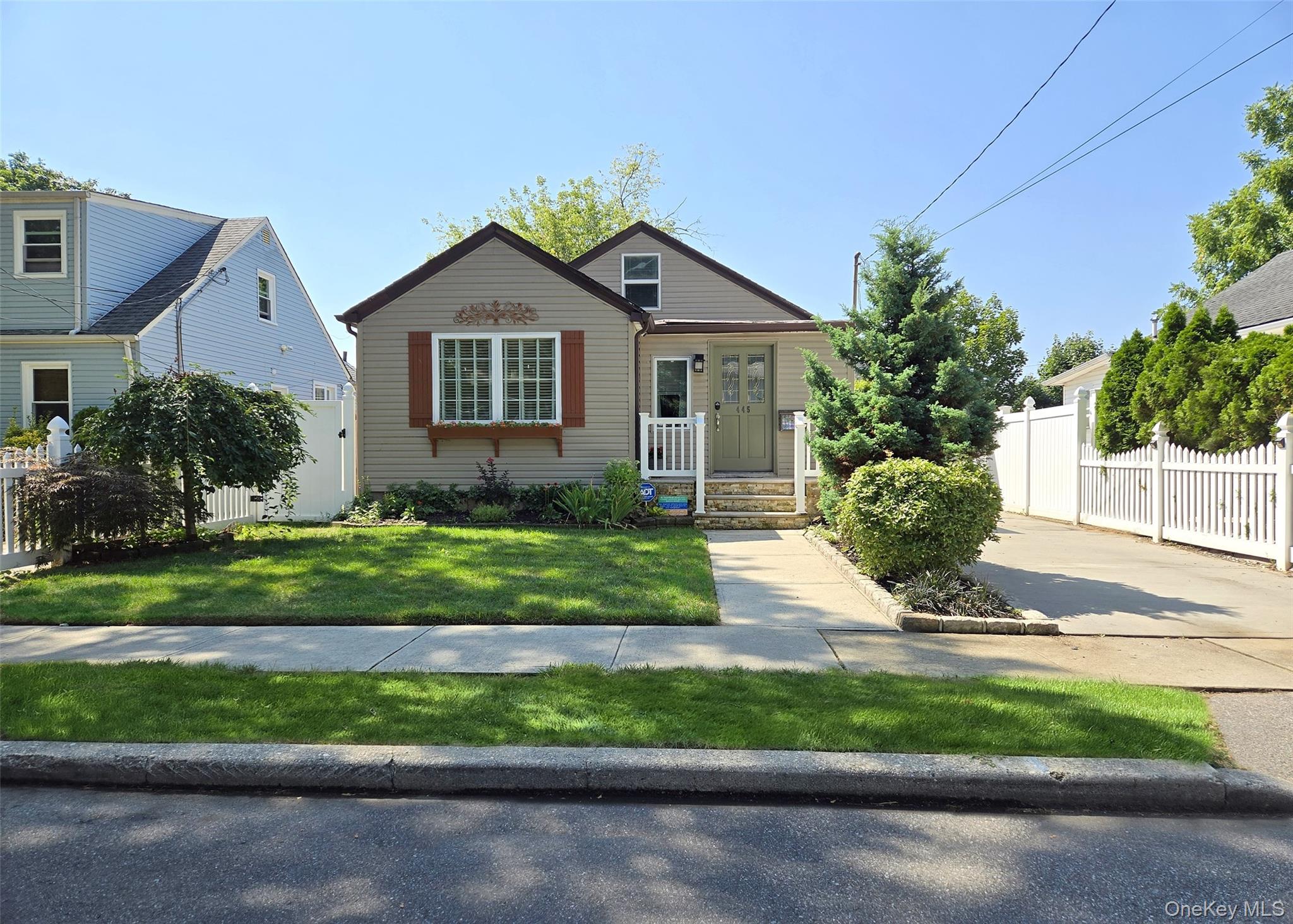 #1 photo, 445 Clinton Avenue, 長島 Rockville Centre , NY 11570