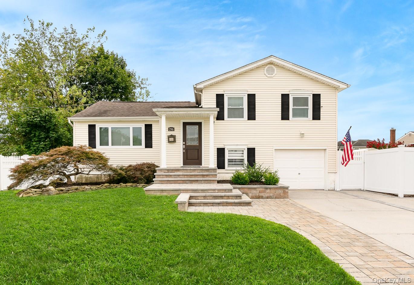 #1 photo, 296 Walker Street, नासाउ काउंटी Massapequa Park , NY 11762