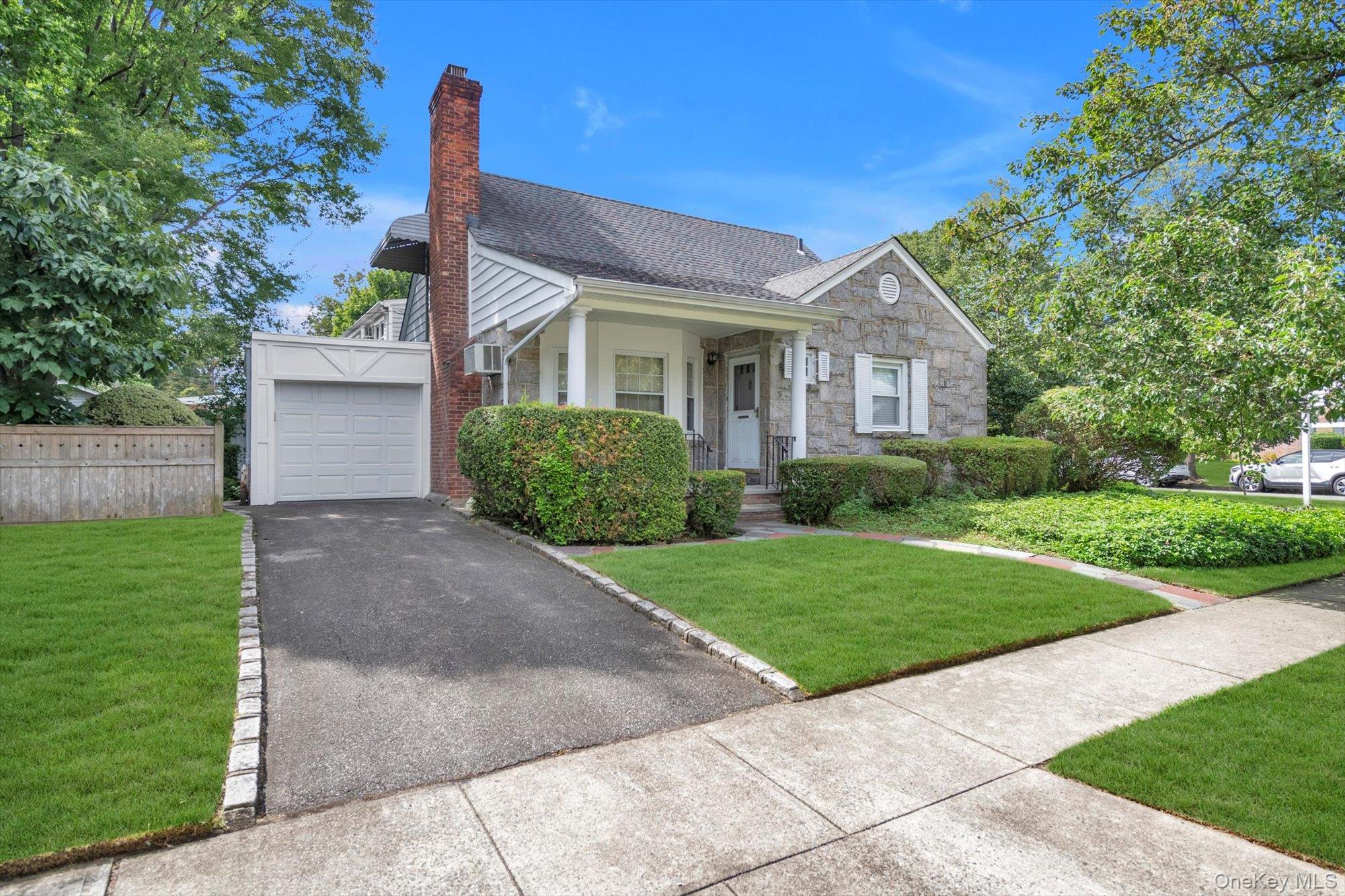 #1 photo, 67 Maple Drive, 长岛 New Hyde Park , NY 11040