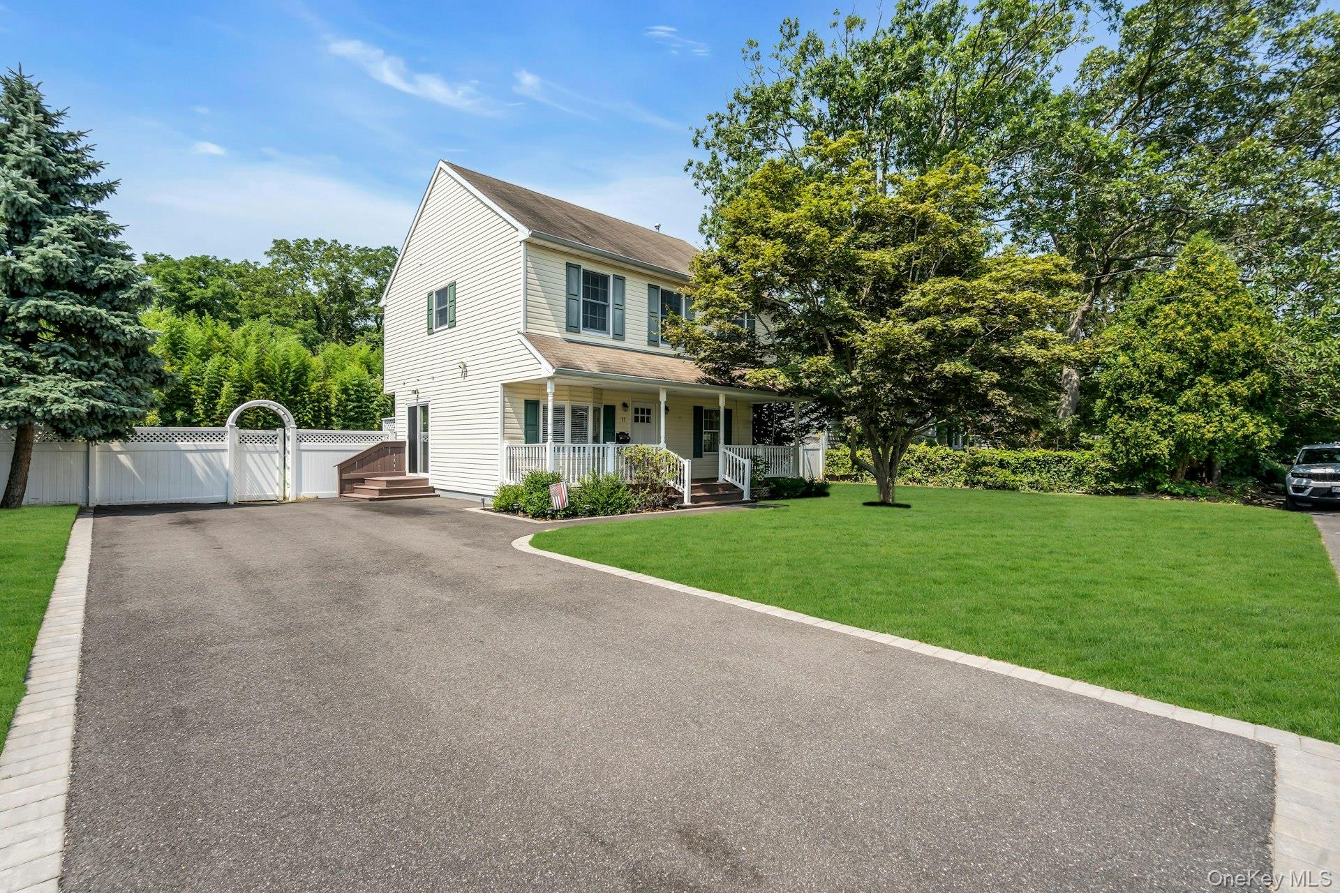 #1 photo, 11 Willyn Road, سوفولك Blue Point , NY 11715