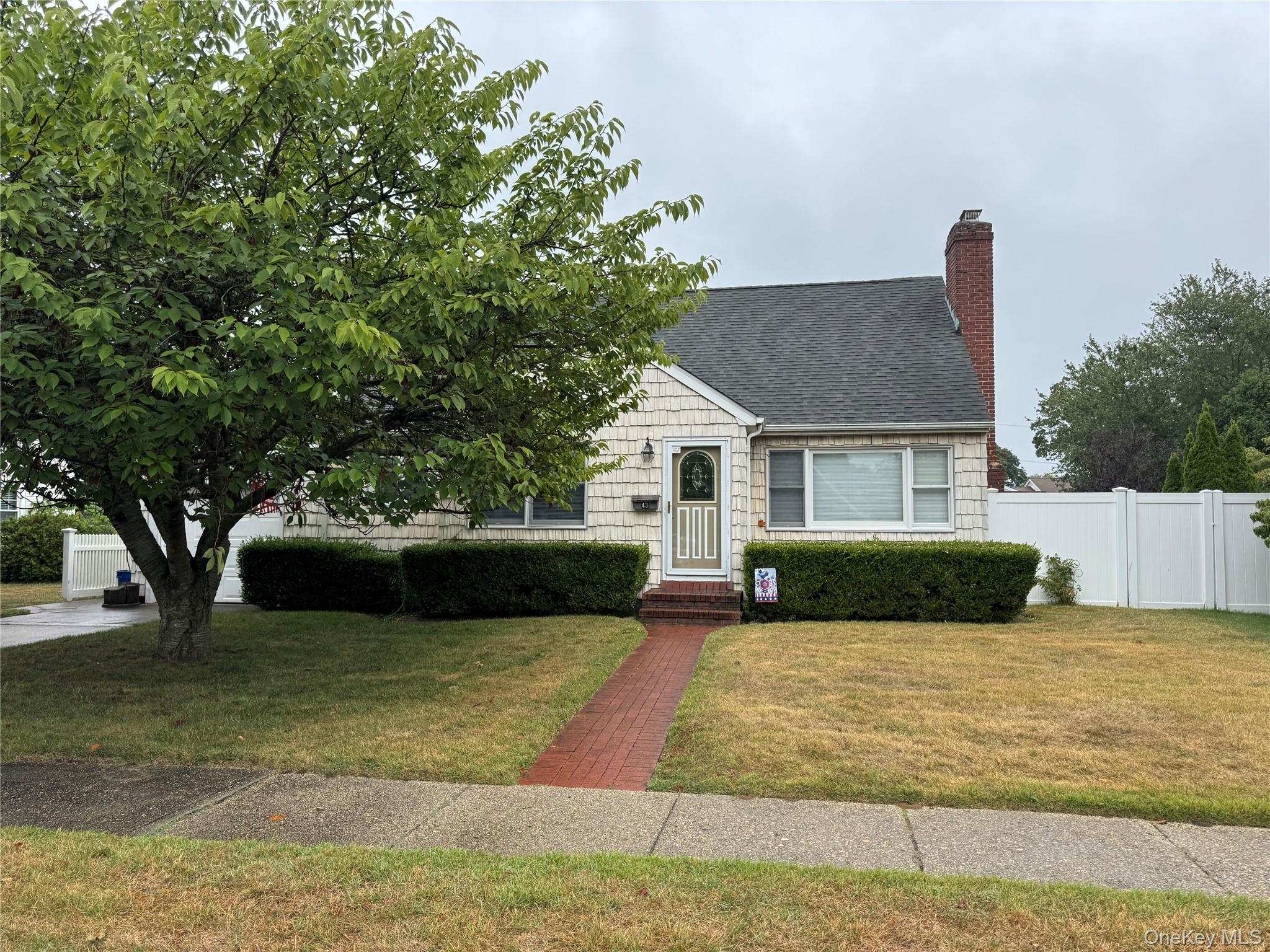 #1 photo, 43 Hitherdell Lane, سوفولك North Babylon , NY 11703