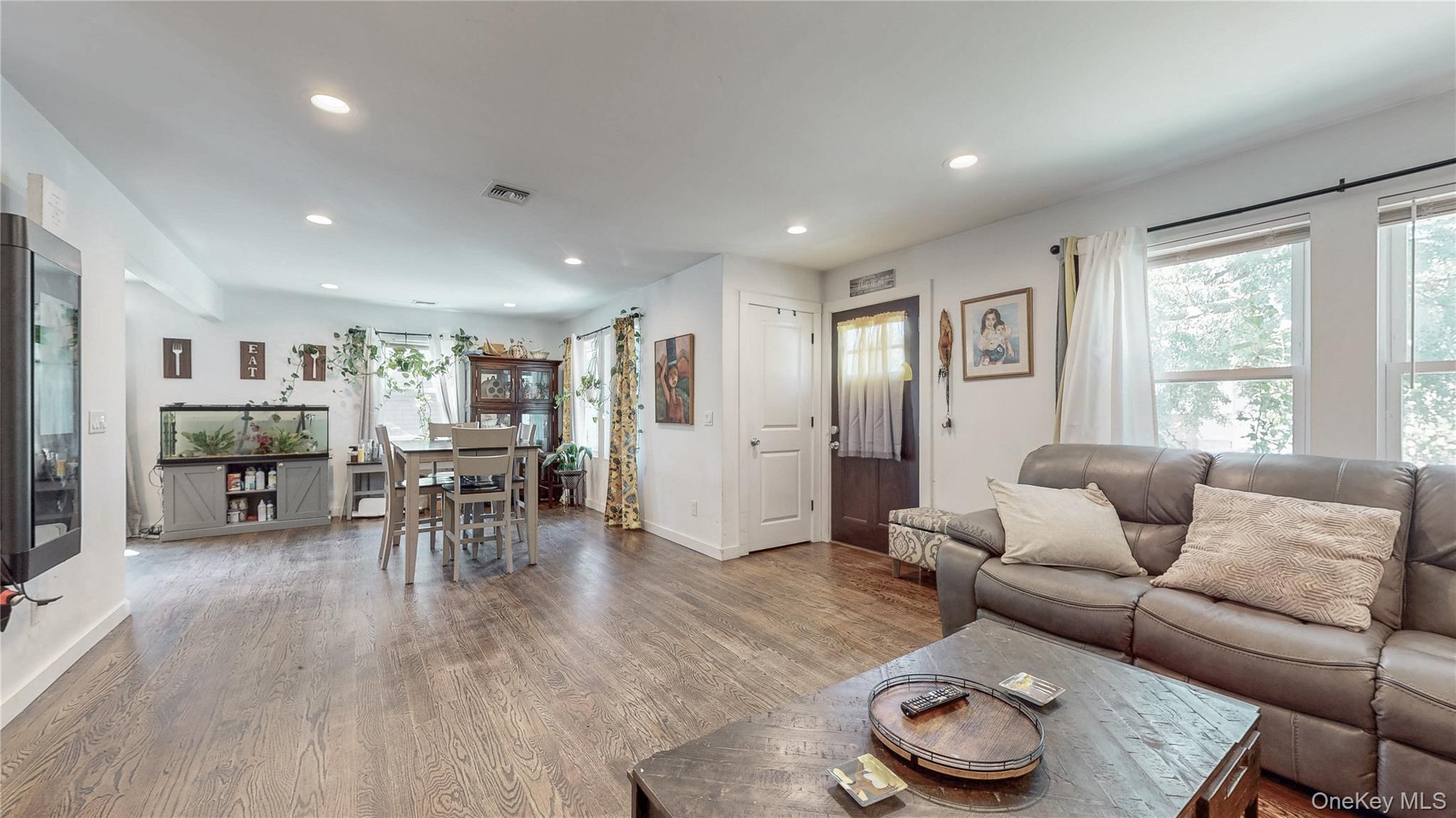 #7 photo, 2347 Pine Street, ナッソー郡 Seaford , NY 11783