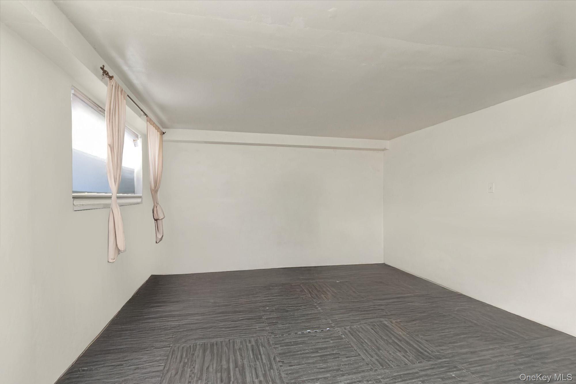 #13 photo, 25-14 44th Street, クイーンズ区 Astoria , NY 11103