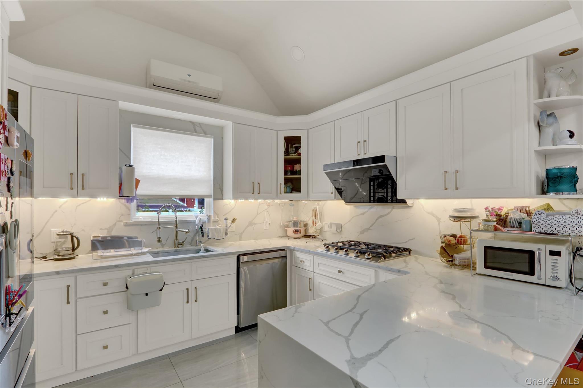 #6 photo, 163-40 19th Avenue, クイーンズ区 Whitestone , NY 11357