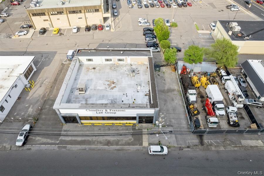 #1 photo, 26-32 Bond Street, ナッソー郡 Westbury , NY 11590