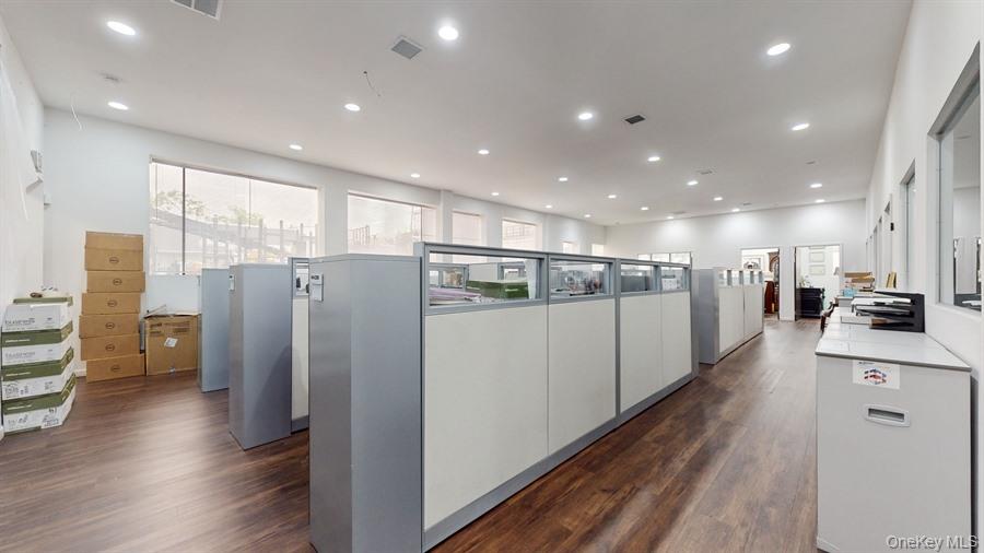 #11 photo, 26-32 Bond Street, ナッソー郡 Westbury , NY 11590