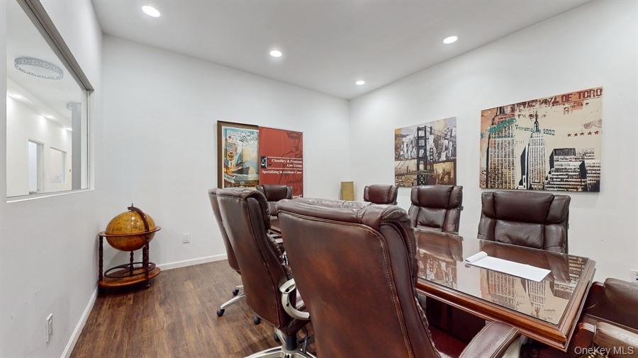 #15 photo, 26-32 Bond Street, ナッソー郡 Westbury , NY 11590