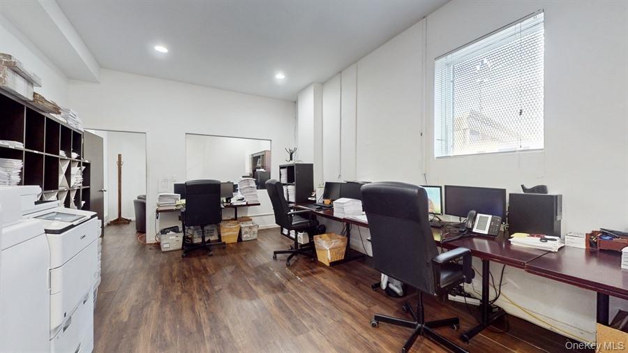 #17 photo, 26-32 Bond Street, ナッソー郡 Westbury , NY 11590