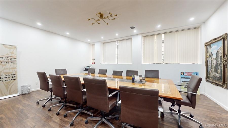 #5 photo, 26-32 Bond Street, ナッソー郡 Westbury , NY 11590