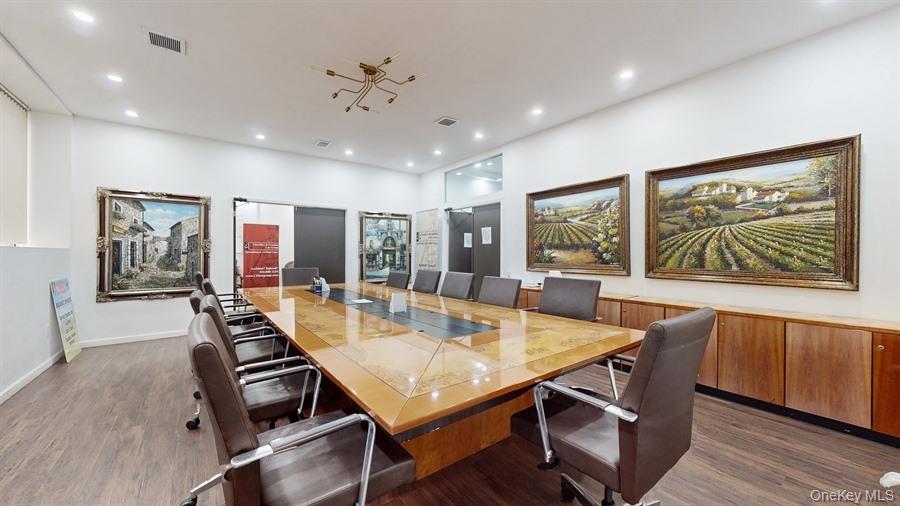 #6 photo, 26-32 Bond Street, ナッソー郡 Westbury , NY 11590