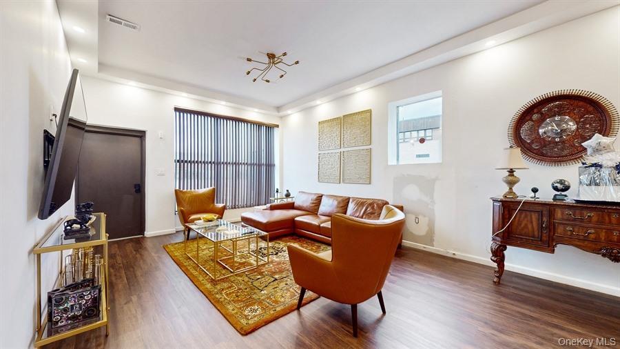 #8 photo, 26-32 Bond Street, ナッソー郡 Westbury , NY 11590