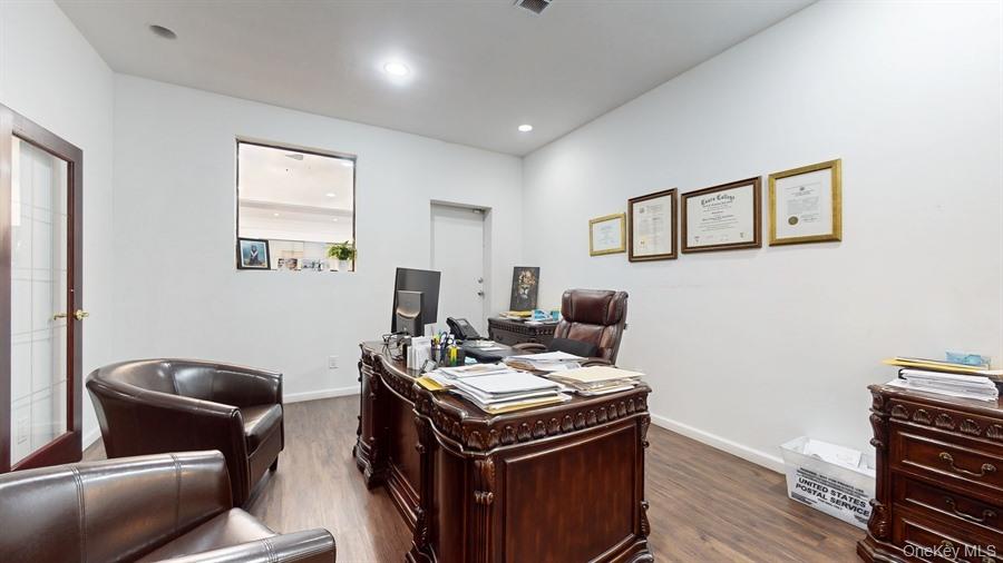 #9 photo, 26-32 Bond Street, ナッソー郡 Westbury , NY 11590