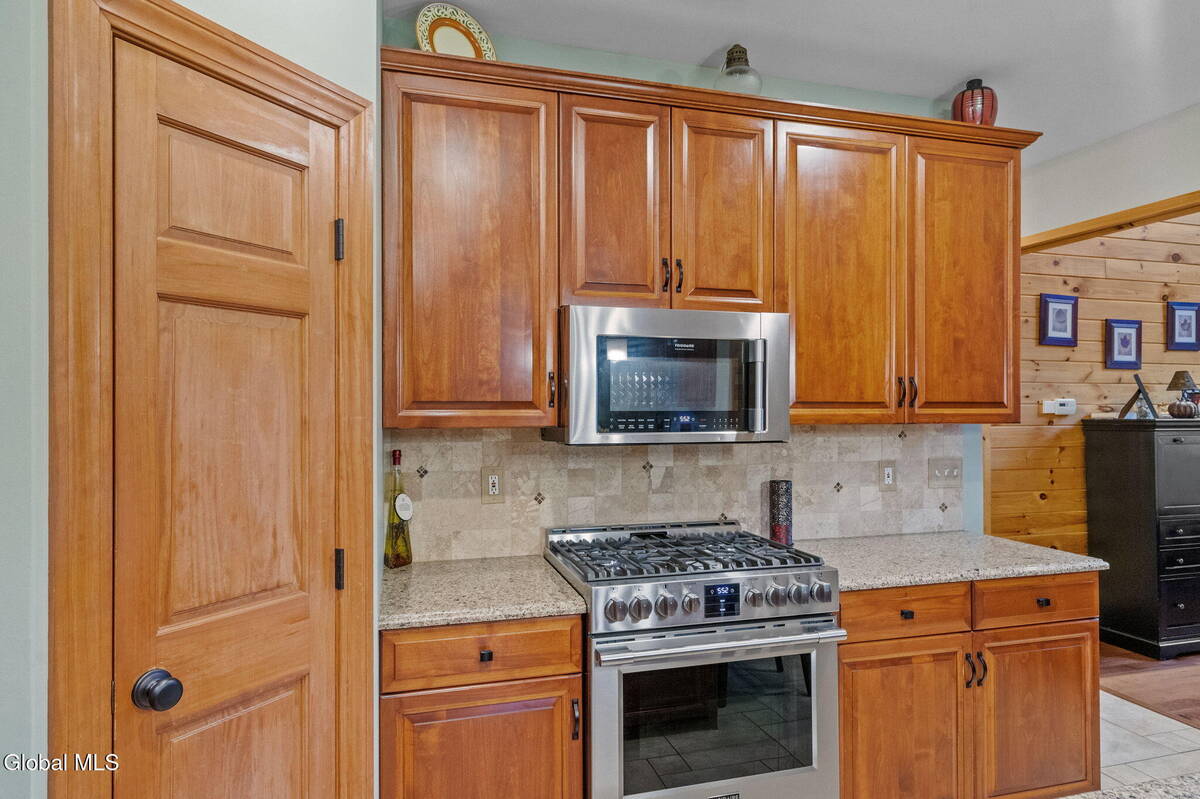 #15 photo, 737 Muitzeskill Road, Schodack , NY 12156