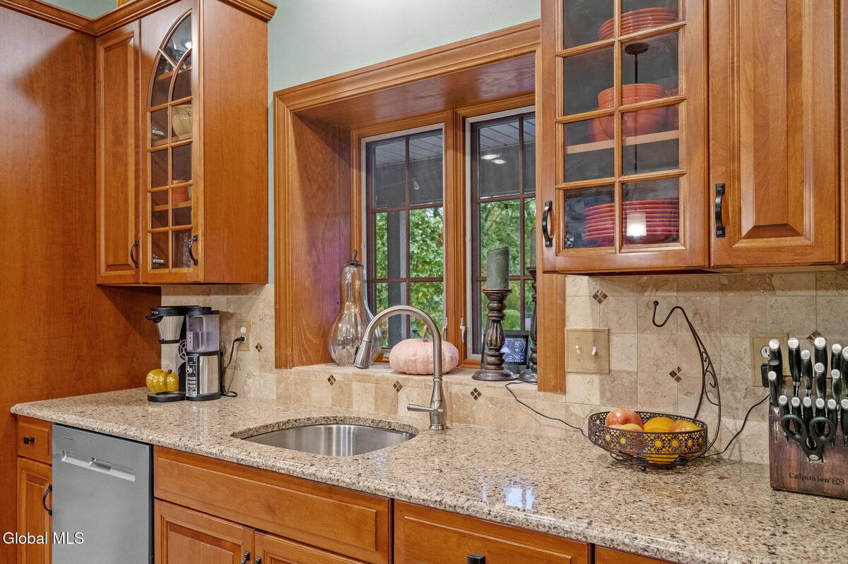 #16 photo, 737 Muitzeskill Road, Schodack , NY 12156