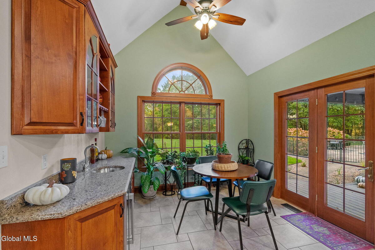 #18 photo, 737 Muitzeskill Road, Schodack , NY 12156