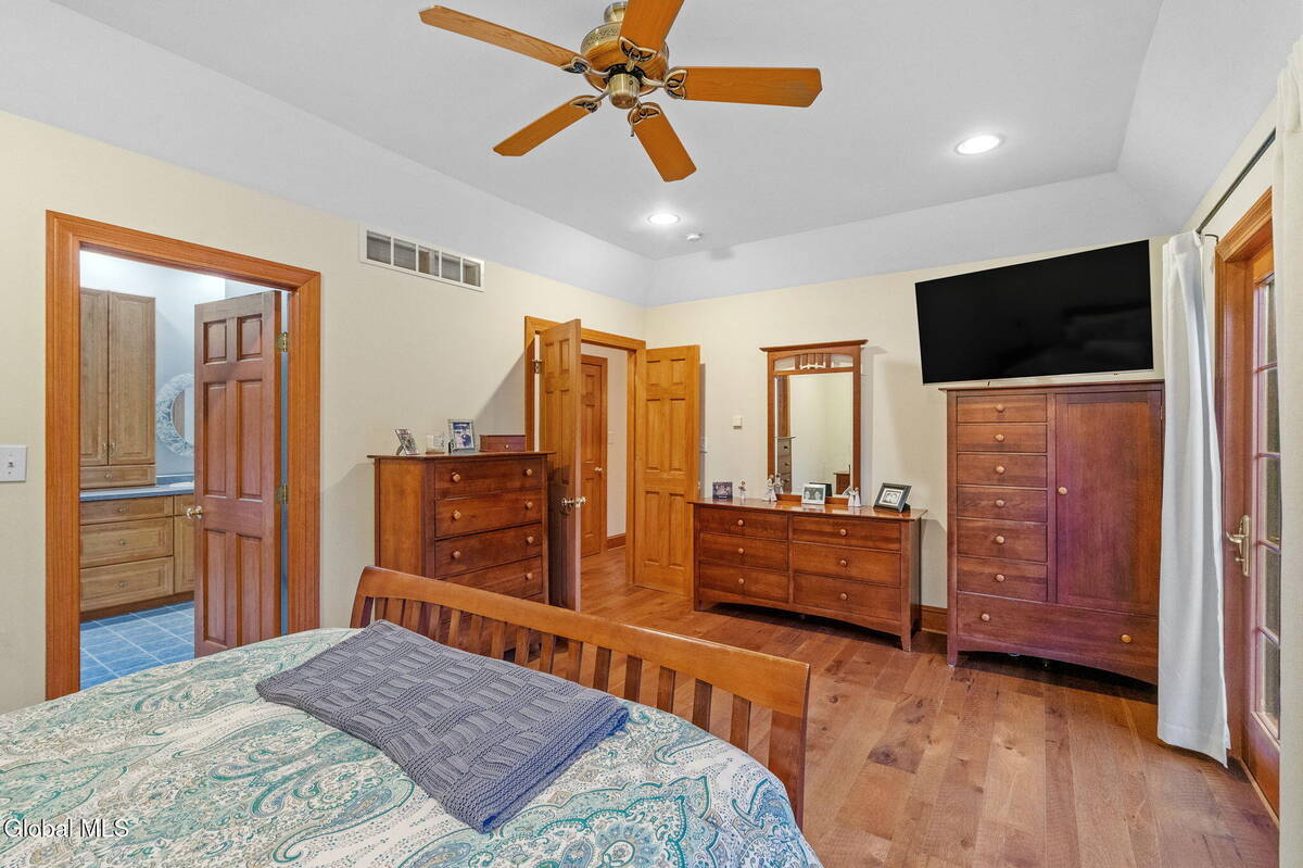 #24 photo, 737 Muitzeskill Road, Schodack , NY 12156