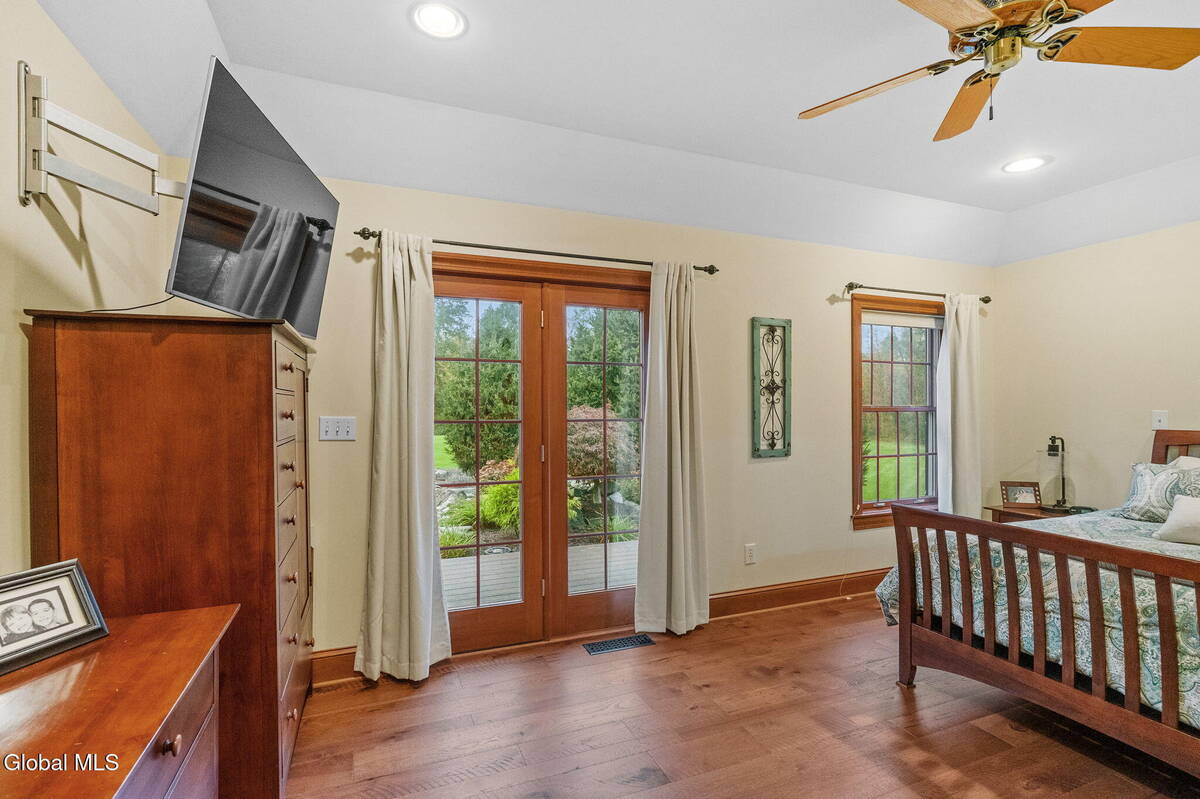 #25 photo, 737 Muitzeskill Road, Schodack , NY 12156