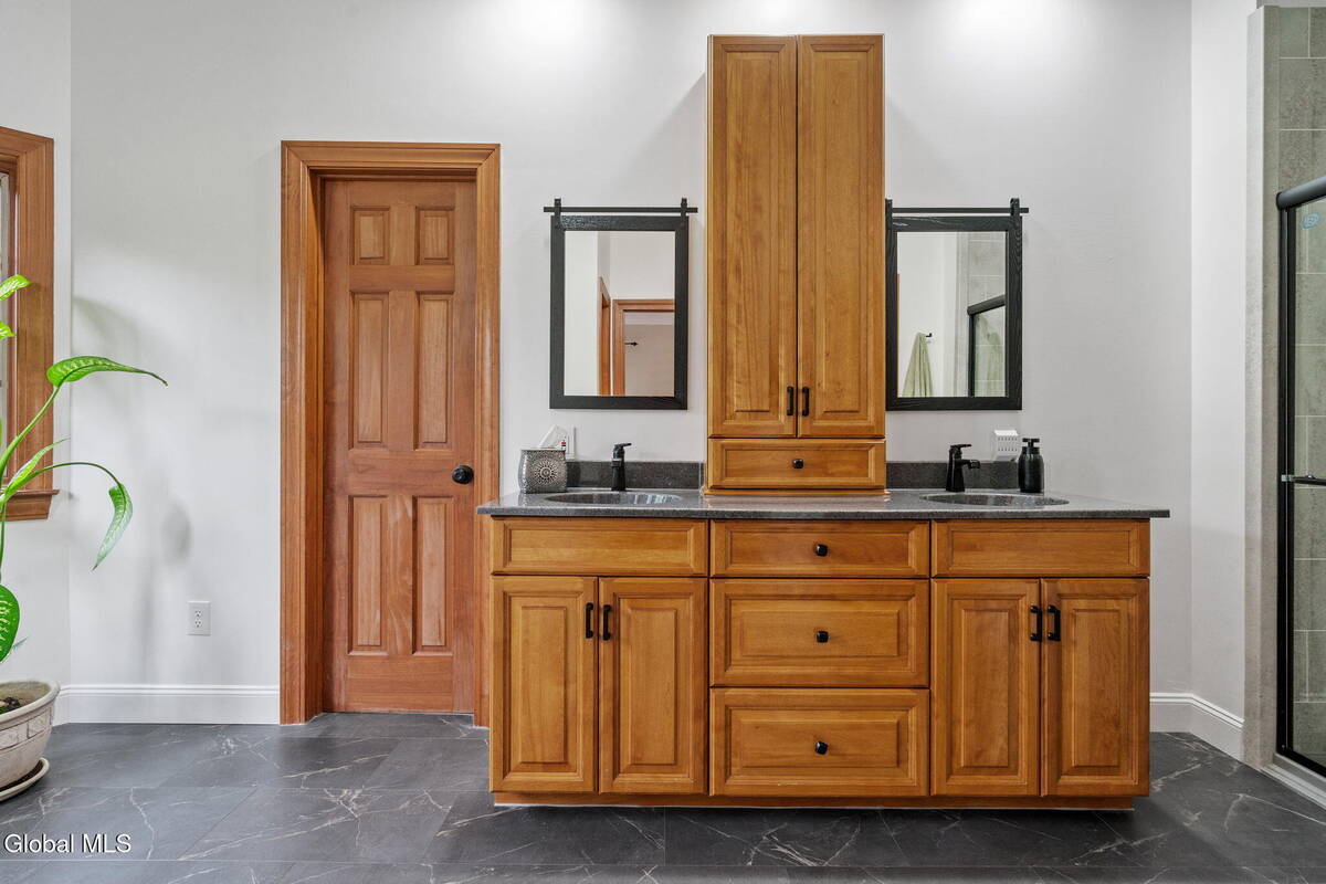 #26 photo, 737 Muitzeskill Road, Schodack , NY 12156