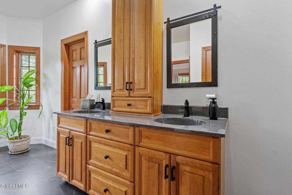 #27 photo, 737 Muitzeskill Road, Schodack , NY 12156