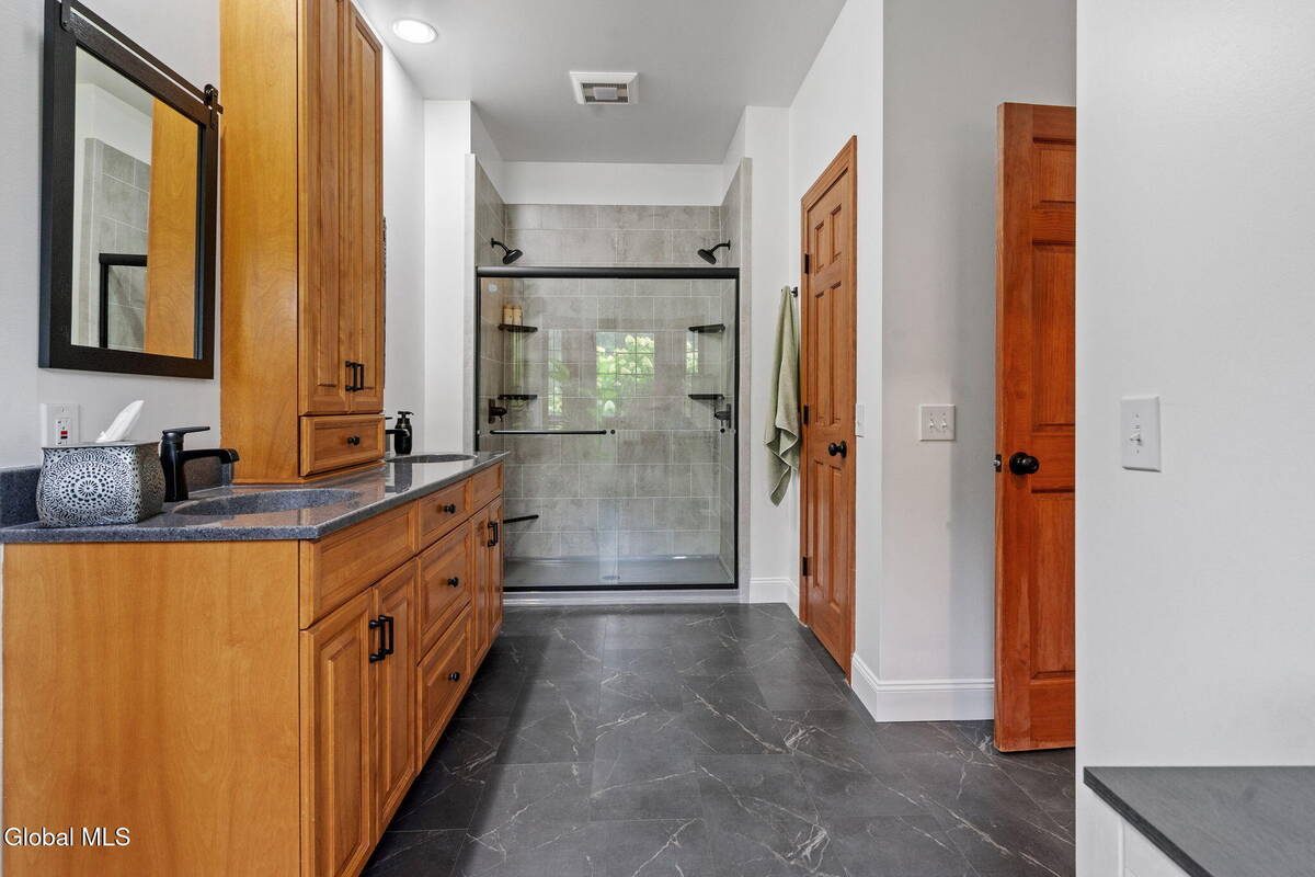 #28 photo, 737 Muitzeskill Road, Schodack , NY 12156