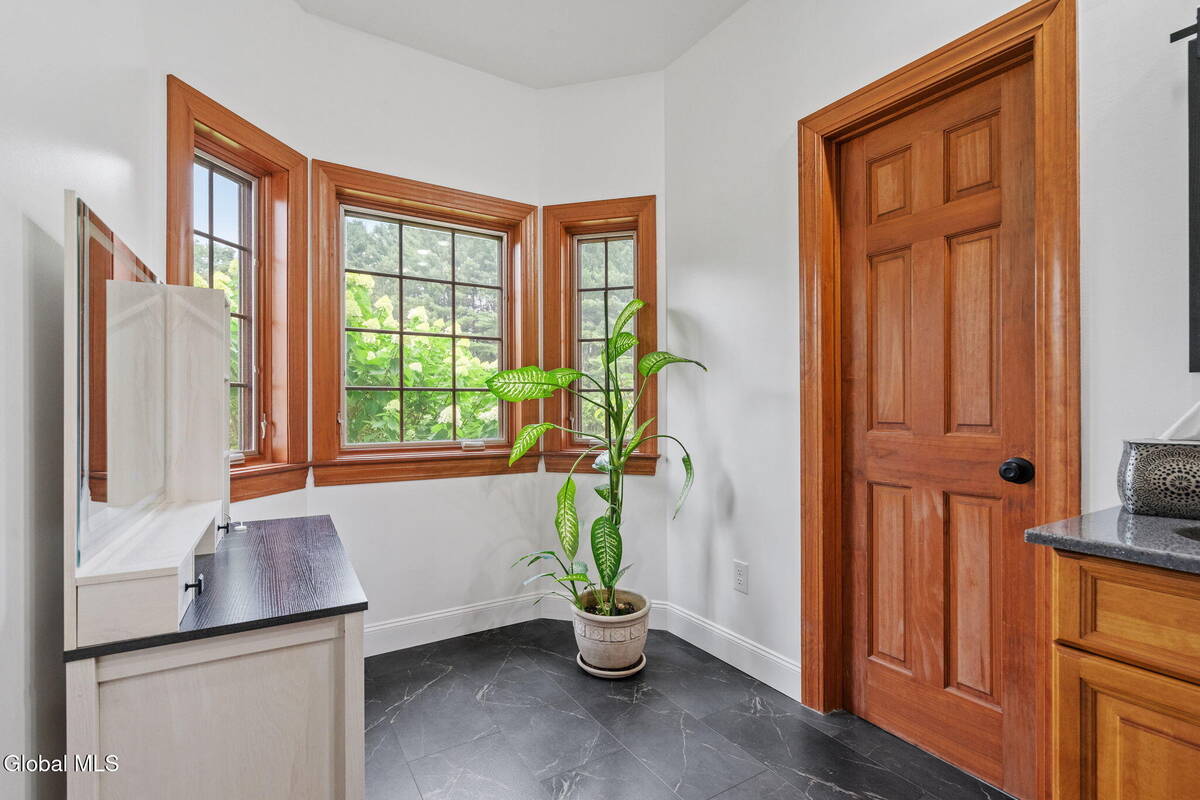 #30 photo, 737 Muitzeskill Road, Schodack , NY 12156