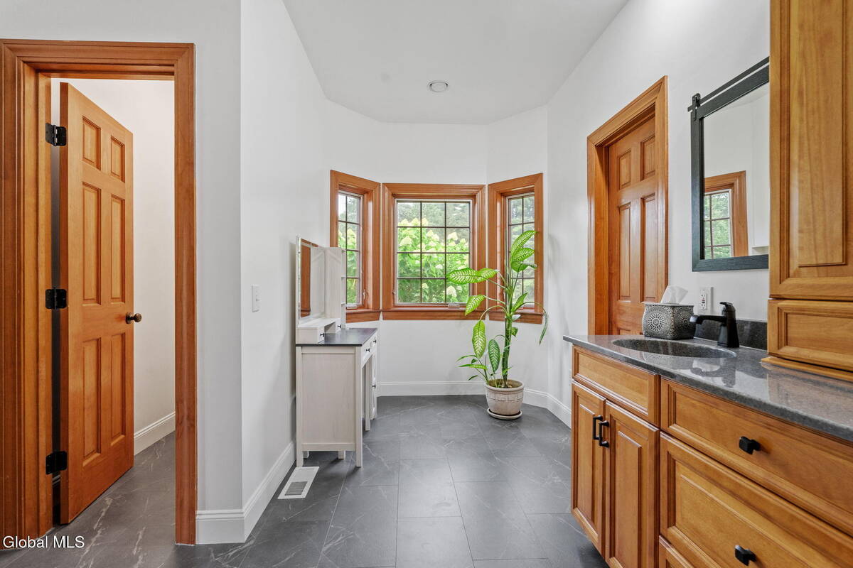 #31 photo, 737 Muitzeskill Road, Schodack , NY 12156