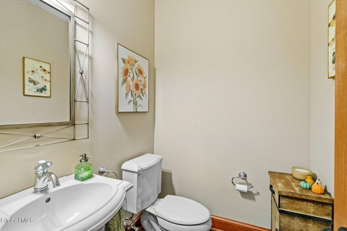 #33 photo, 737 Muitzeskill Road, Schodack , NY 12156