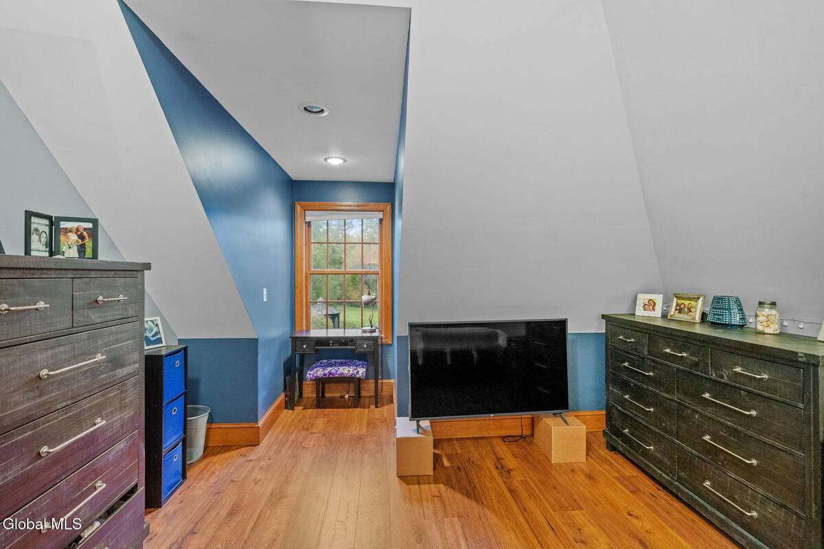 #37 photo, 737 Muitzeskill Road, Schodack , NY 12156